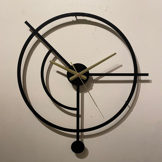 Reloj de pared de metal minimalista hecho a mano a medida