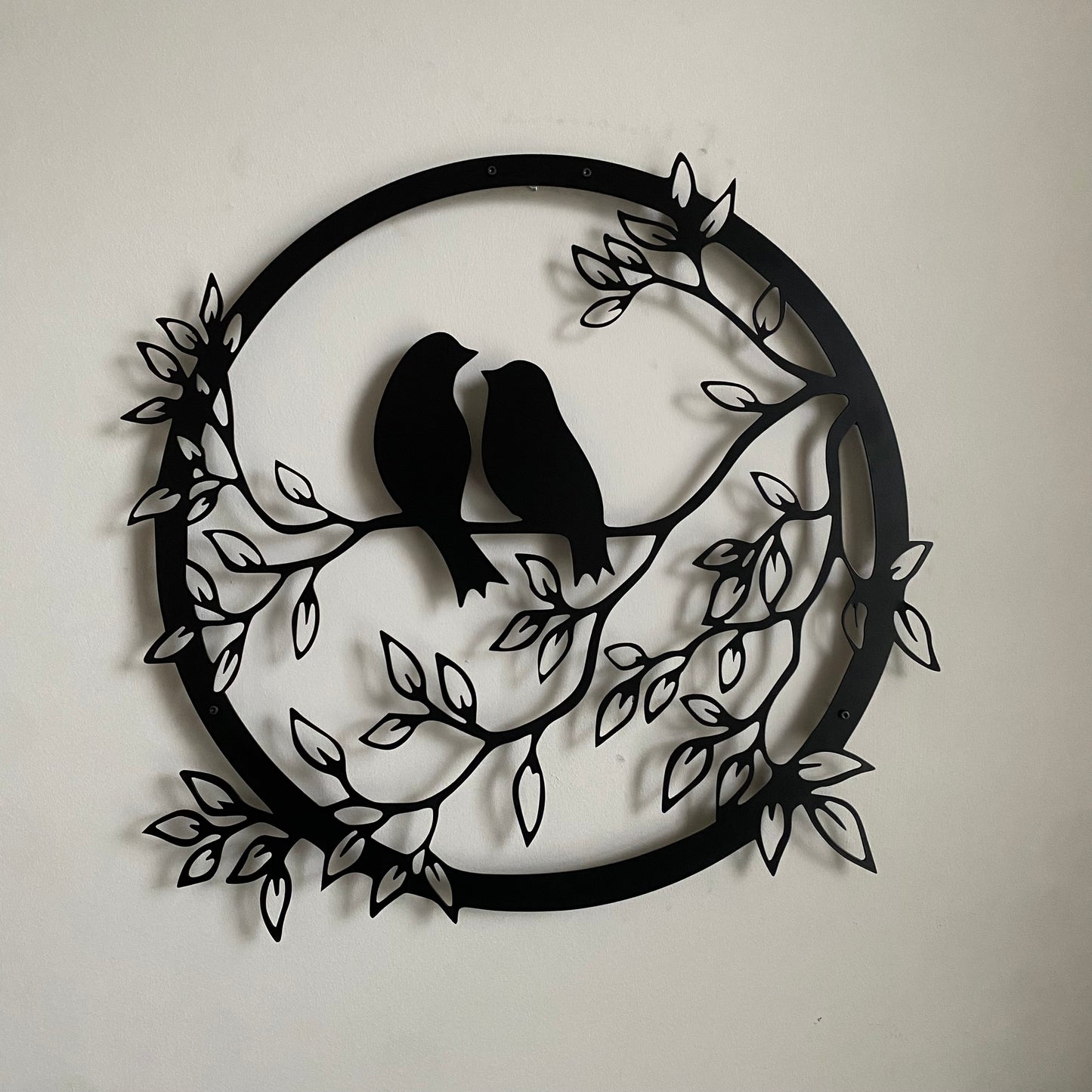 Decoración de pared de metal hecha a mano con pájaros del amor