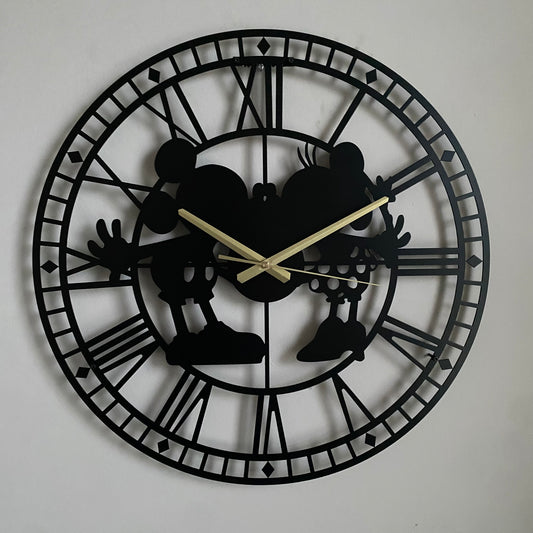 Reloj de pared de metal de Mickey y Minnie Mouse hecho a mano a medida