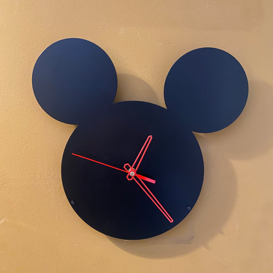 Reloj de pared de metal de Mickey Mouse hecho a mano a medida