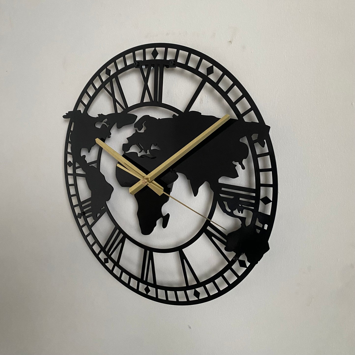 Horloge murale en métal de carte du monde faite à la main sur mesure