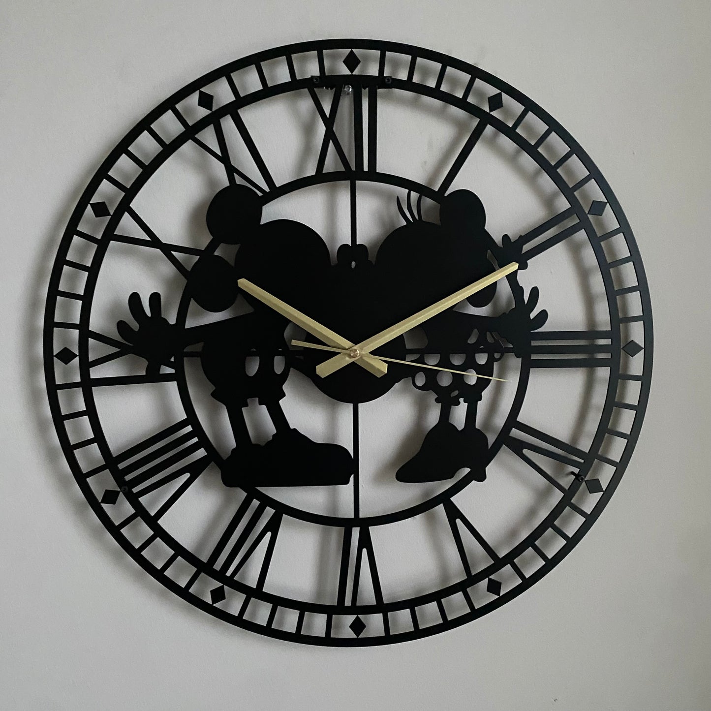 Horloge murale en métal Mickey et Minnie Mouse sur mesure faite à la main