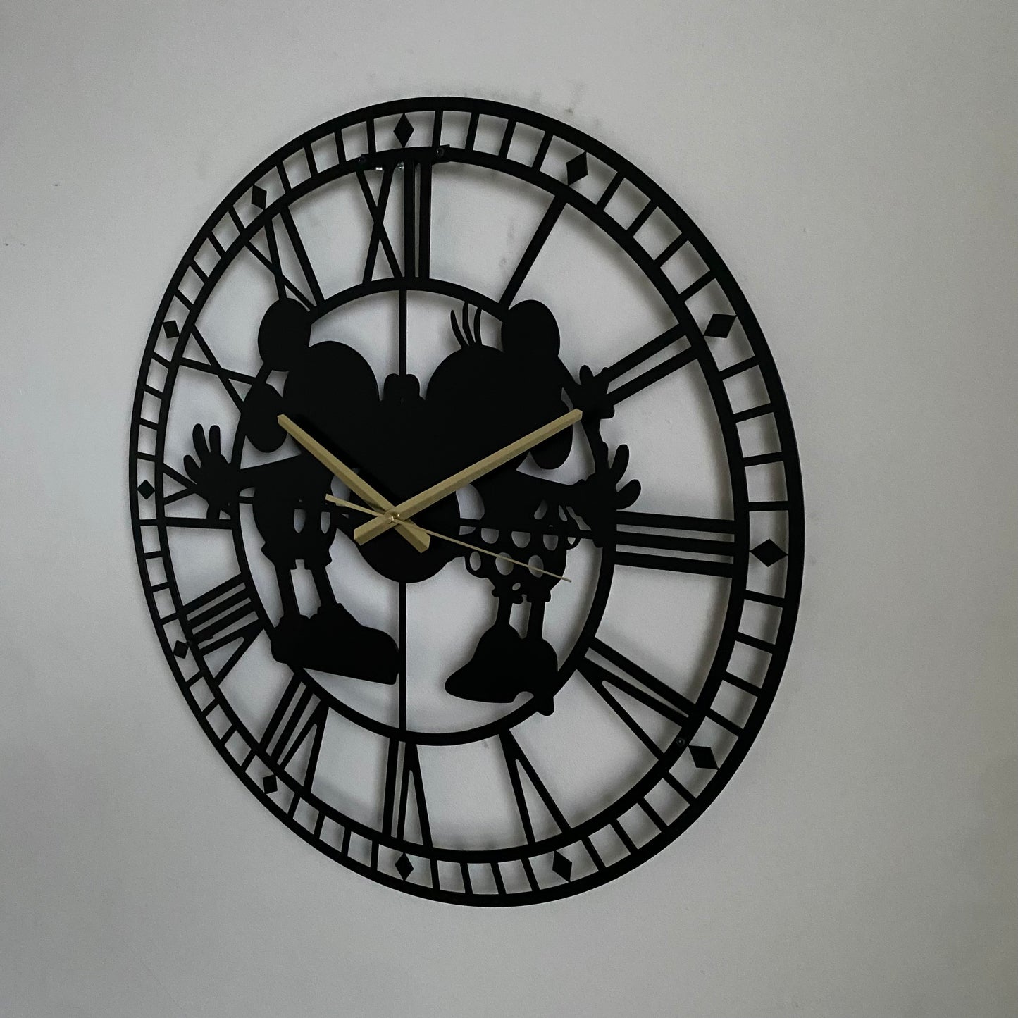 Horloge murale en métal Mickey et Minnie Mouse sur mesure faite à la main